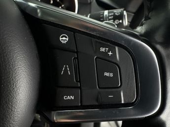 Jaguar F-PACE 2.0 D240 R-Sport AWD (240 ps) - REVERSE CAM - MERIDIAN AUDIO - N