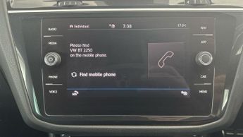 Volkswagen Tiguan 2.0 TDI R-Line Tech DSG (150 ps) - LED - SUNBLINDS - 20IN ALLOYS