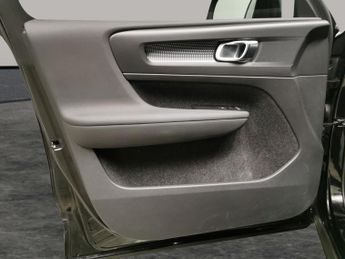 Volvo XC40 1.5h T4 Recharge 10.7kWh R-Design Plug-in (211 ps) - PARK ASSIST