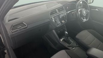 Volkswagen Tiguan 2.0 TDI R-Line Tech DSG (150 ps) - LED - SUNBLINDS - 20IN ALLOYS