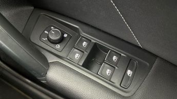 Volkswagen Tiguan 2.0 TDI R-Line Tech DSG (150 ps) - LED - SUNBLINDS - 20IN ALLOYS