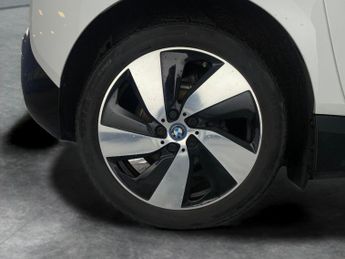 BMW i3 42.2kWh (170 ps) - ADDITIONAL 12V POWER SOCKET - PERFORMANCE CON