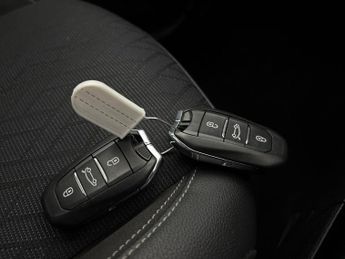 Vauxhall Corsa Electric 50kWh Elite Nav (7.4Kw Charger) (136 ps) - NAV - HEATED STEERING