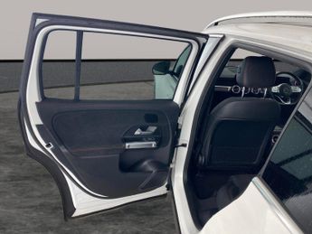 Mercedes-Benz EQB EQB 300 66.5kWh AMG Line (Premium) 4MATIC (228 ps) - HEATED LEAT