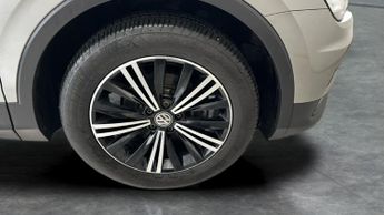 Volkswagen Tiguan 1.5 TSI EVO SE Navigation DSG (150 ps) - ISOFIX - ELECTRONIC HAN