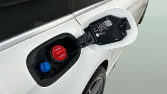 Mercedes-Benz E Class 2.0 E300de 13.5kWh AMG Line Plug-in G-Tronic+ (306 ps) - NAV