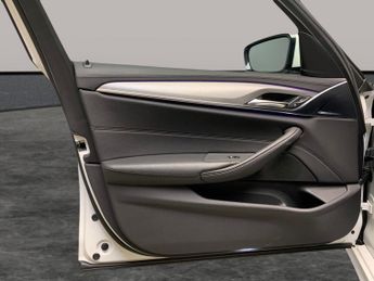 BMW 5 Series 2.0 520i GPF M Sport (184 ps) - HEATED SEATS