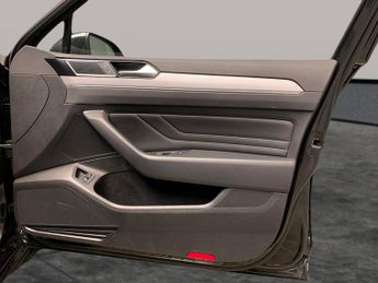 Volkswagen Passat 1.4 TSI 13kWh GTE Plug-in DSG (218 ps) - PARK SENSORS - CLIMATE 