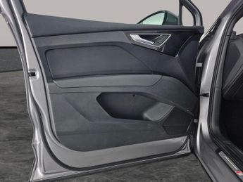 Audi Q4 E-tron 40 S line 82kWh (204 ps) - LED - HEATED SEATS - LANE DEPARTURE