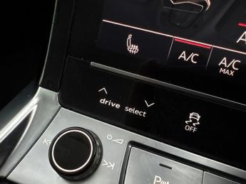 Audi e-tron 55 quattro 95kWh (408 ps) - ADJUSTABLE SUSPENSION - LANE DEPARTU