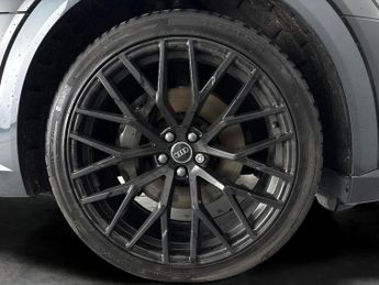 Audi e-tron 55 quattro 95kWh (408 ps) - ADJUSTABLE SUSPENSION - LANE DEPARTU