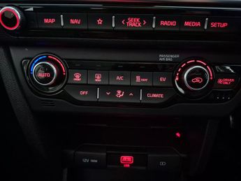 Kia Niro 64kWh 4+ (201 bhp) - LED - REVERSE CAM - NAV