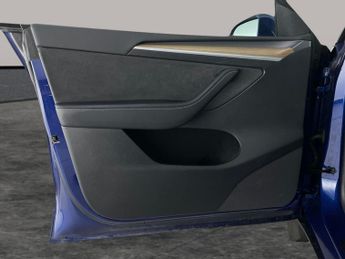 Tesla Model Y (Dual Motor) Long Range 4WDE (384 bhp) - REVERSE CAM - NAV - LEA