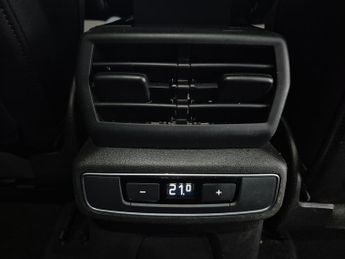 Audi Q4 E-tron 40 S line 82kWh (204 ps) - LED - HEATED SEATS - LANE DEPARTURE