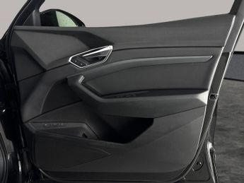 Audi e-tron 55 quattro 95kWh (408 ps) - ADJUSTABLE SUSPENSION - LANE DEPARTU