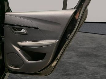 Peugeot E-208 50kWh GT (136 ps) - PARK ASSIST - LED - REVERSE CAM