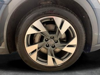 Audi e-tron 55 quattro 95kWh (408 ps) - ADJUSTABLE SUSPENSION - LANE DEPARTU