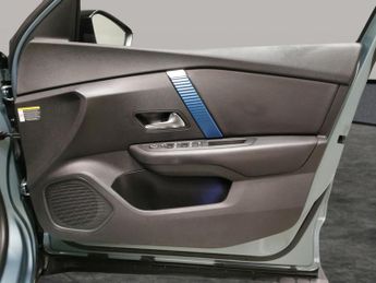 Citroen e-C4 50kWh Shine (136 ps) - REVERSE CAM - HEATED STEERING - BLIND SPO