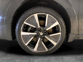 Peugeot E-208 50kWh GT (136 ps) - PARK ASSIST - LED - REVERSE CAM
