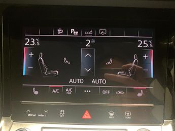 Audi e-tron 55 quattro 95kWh (408 ps) - ADJUSTABLE SUSPENSION - LANE DEPARTU