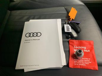 Audi e-tron 55 quattro 95kWh (408 ps) - ADJUSTABLE SUSPENSION - LANE DEPARTU