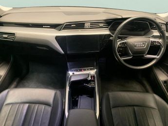 Audi e-tron 55 quattro 95kWh (408 ps) - ADJUSTABLE SUSPENSION - LANE DEPARTU