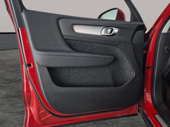 Volvo XC40 1.5h T4 Recharge 10.7kWh Core Plug-in (211 ps) - 360 CAM - LED