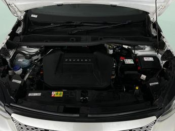 Peugeot E-2008 50kWh GT Premium (136 ps) - LED - REVERSE CAM - ALCANTARA