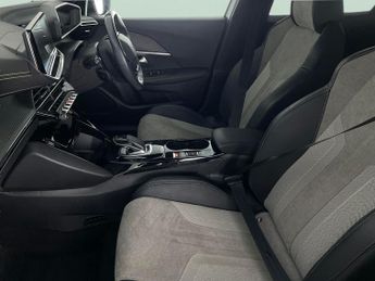 Peugeot E-2008 50kWh GT Premium (136 ps) - LED - REVERSE CAM - ALCANTARA