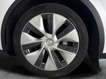 Tesla Model Y (Dual Motor) Long Range 4WDE (384 bhp) - REVERSE CAM - NAV - LEA
