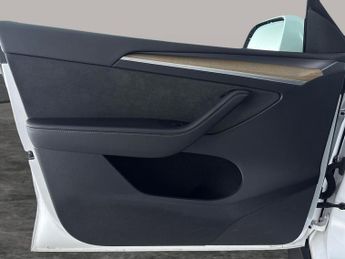 Tesla Model Y (Dual Motor) Long Range 4WDE (384 bhp) - REVERSE CAM - NAV - LEA