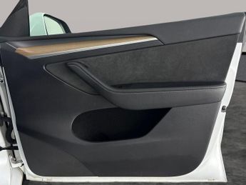 Tesla Model Y (Dual Motor) Long Range 4WDE (384 bhp) - REVERSE CAM - NAV - LEA