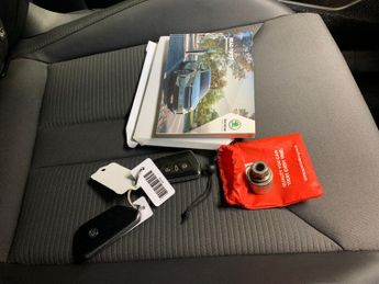 Skoda Enyaq 62kWh 60 (DC120kW) (179 ps) - WIFI - BLUETOOTH - CRUISE