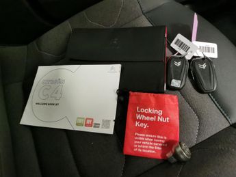 Citroen e-C4 50kWh Shine (136 ps) - REVERSE CAM - HEATED STEERING - BLIND SPO