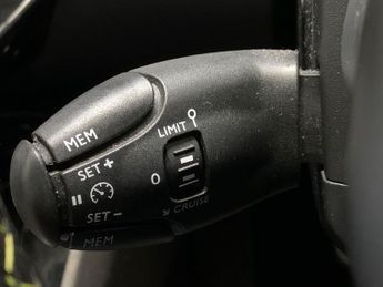 Peugeot E-208 50kWh GT (136 ps) - PARK ASSIST - LED - REVERSE CAM