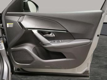 Peugeot E-2008 50kWh GT Premium (136 ps) - REVERSE CAM - ALCANTARA - NAV