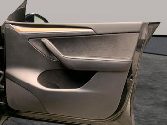 Tesla Model Y (Dual Motor) Long Range 4WDE (384 bhp) - HEATED STEERING