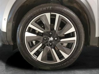Peugeot E-2008 50kWh GT Premium (136 ps) - REVERSE CAM - ALCANTARA - NAV