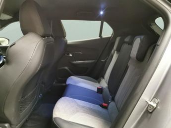Peugeot E-2008 50kWh GT Premium (136 ps) - REVERSE CAM - ALCANTARA - NAV