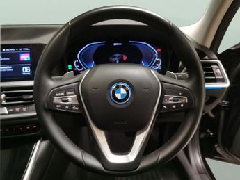 BMW 3 Series 2.0 330e 12kWh SE Pro Plug-in (292 ps) - ACOUSTIC GLAZING