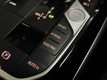 BMW 3 Series 2.0 330e 12kWh SE Pro Plug-in (292 ps) - ACOUSTIC GLAZING