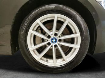 BMW 3 Series 2.0 330e 12kWh SE Pro Plug-in (292 ps) - ACOUSTIC GLAZING