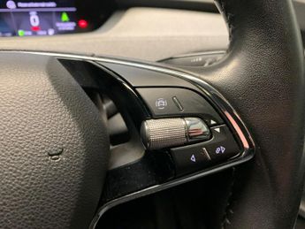 Skoda Enyaq 62kWh 60 (DC120kW) (179 ps) - WIFI - BLUETOOTH - CRUISE