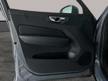 Volvo XC60 2.0h T6 Recharge 18.8kWh Core Plug-in AWD (350 ps) - CARPLAY - P