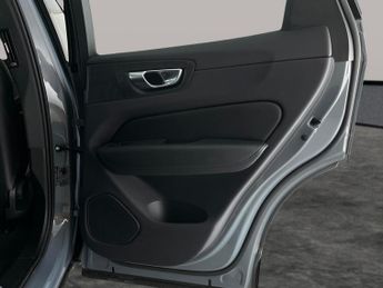 Volvo XC60 2.0h T6 Recharge 18.8kWh Core Plug-in AWD (350 ps) - CARPLAY - P