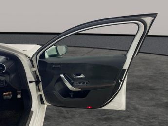 Mercedes-Benz A Class 1.5 A180d AMG Line 7G-DCT (116 ps) - HEATED LEATHER - COMFORT PA