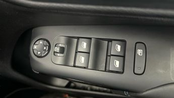 Citroen C5 Aircross 1.2 PureTech C-Series Edition EAT8 (130 ps) - SUNBLINDS - BLIND 