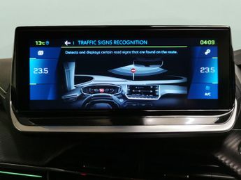 Peugeot E-2008 50kWh GT Premium (136 ps) - REVERSE CAM - NAV - ALCANTARA