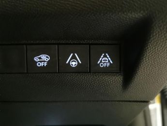 Peugeot E-2008 50kWh GT Premium (136 ps) - REVERSE CAM - NAV - ALCANTARA