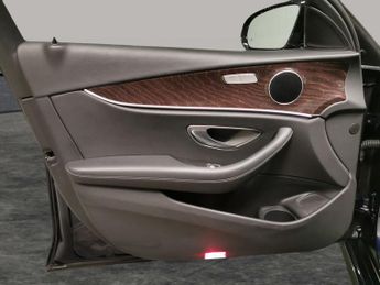 Mercedes-Benz E Class 2.0 E300e 13.5kWh AMG Line Edition Plug-in G-Tronic+ (320 ps) - 